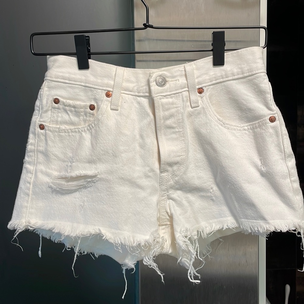 White Vintage Levi’s Denim Shorts